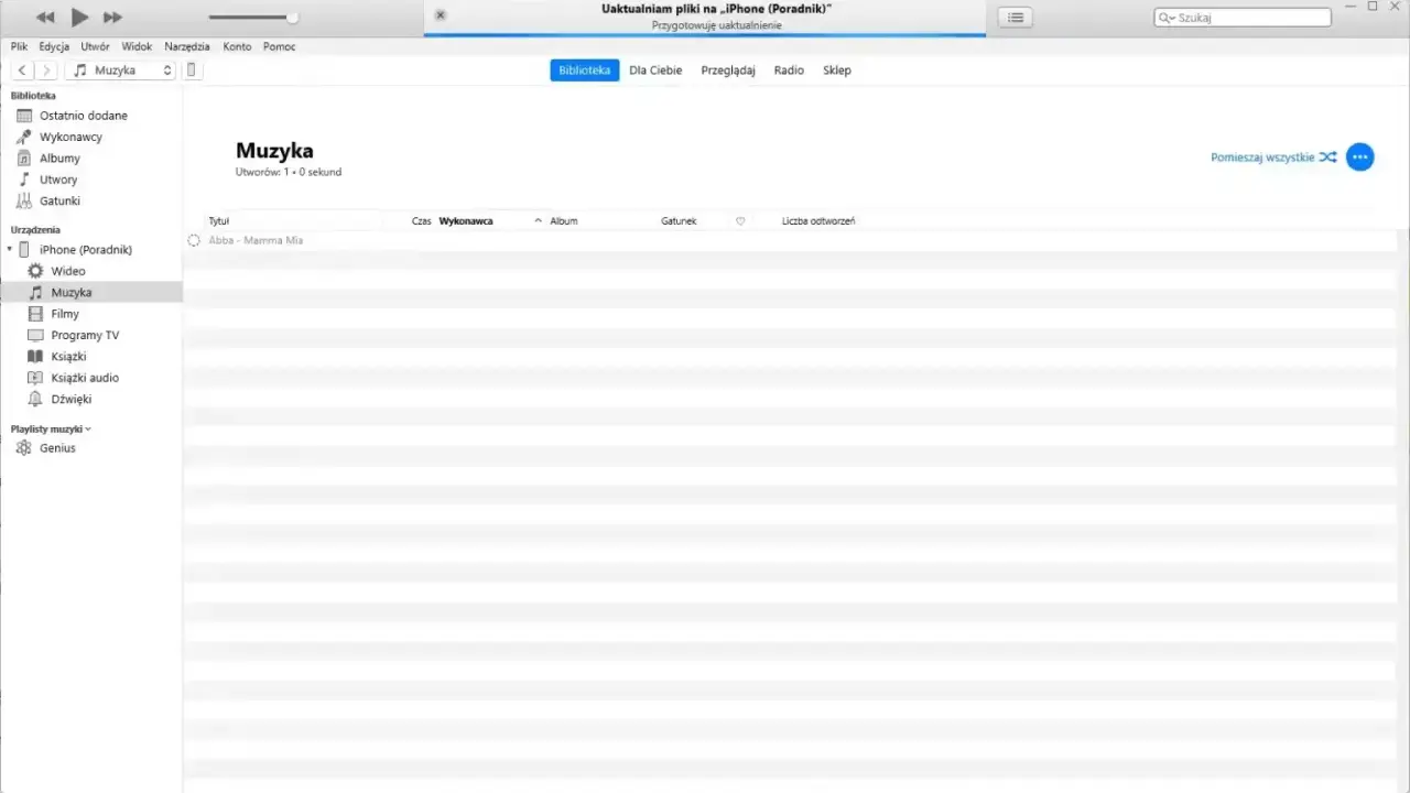 Jak zgrać muzykę na komputer? Widok biblioteki iTunes z opcją "Muzyka" i listą utworów, gotowy do synchronizacji.