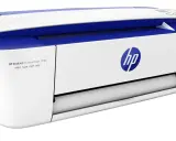 Biało-niebieska drukarka HP DeskJet Ink Advantage 3790. Różnica między drukarką laserową a atramentową jest kluczowa przy wyborze.