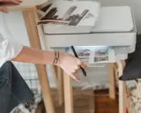 Drukarka laserowa drukuje zdjęcia, ale czy drukarka laserowa ma tusz? Nie, używa tonera.