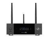Nowoczesny cinema player Dune HD Solo 8K z trzema antenami i wyświetlaczem czasu.