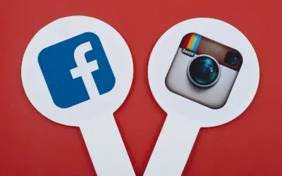 Ikony Facebooka i Instagrama obok siebie. Dowiedz się, jak odłączyć Facebooka od Instagrama.