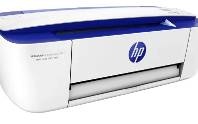 Biało-niebieska drukarka HP DeskJet Ink Advantage 3790. Różnica między drukarką laserową a atramentową jest kluczowa przy wyborze.