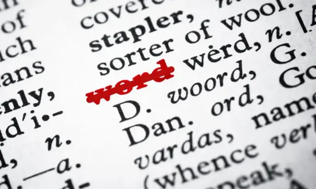 Przekreślony tekst "word" w słowniku.
