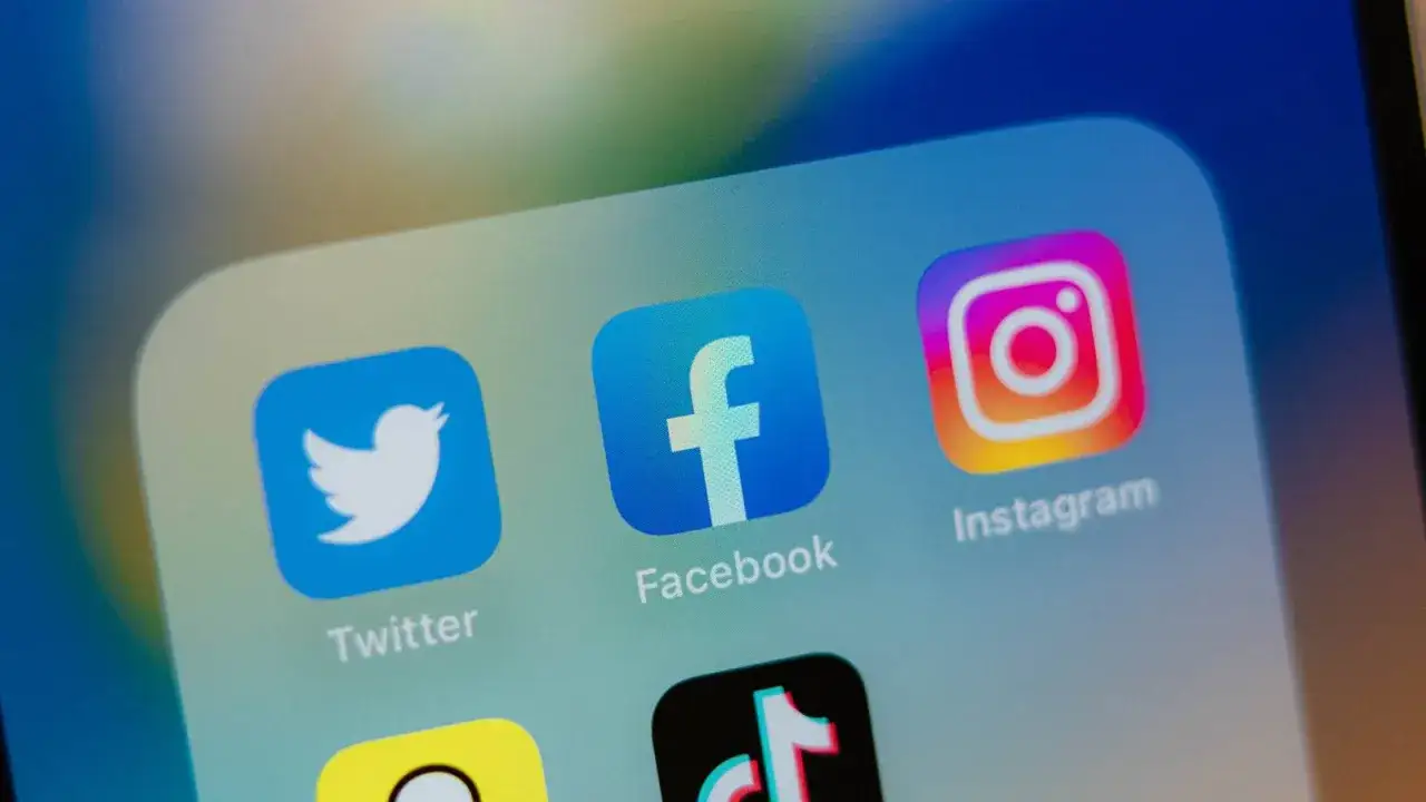 Ikony aplikacji: Twitter, Facebook, Instagram. Gdzie są zapisane rolki na FB? Na tej ikonie!
