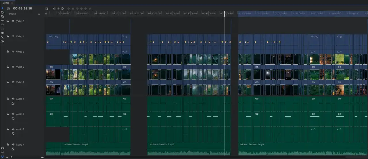 Montaż filmów w programie edycyjnym. Widoczne klipy wideo i ścieżki audio, gotowe do edycji.