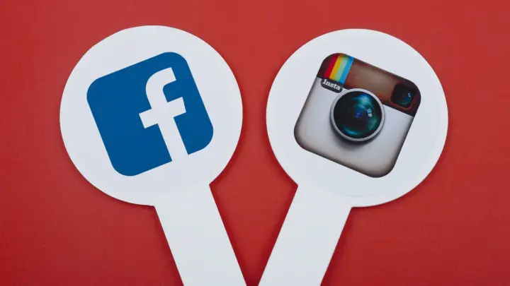 Ikony Facebooka i Instagrama obok siebie. Dowiedz się, jak odłączyć Facebooka od Instagrama.